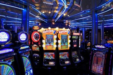 nusabet88 mobile app showing live-dealer table promotions and payment method selection